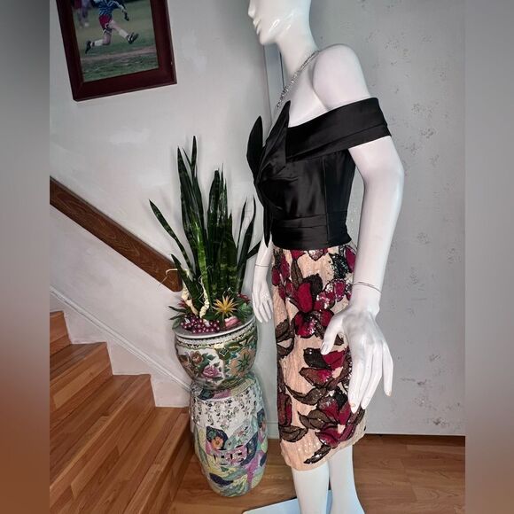 New marchesa notte
ARTWORK SEQUIN COCTAIL DRESS - Picture 3 of 4